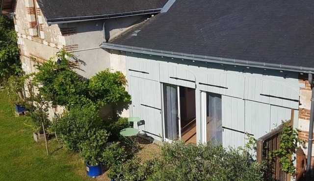 Cozy studio with shared garden and parking, ideal for couples facing Pontlevoy Abbey