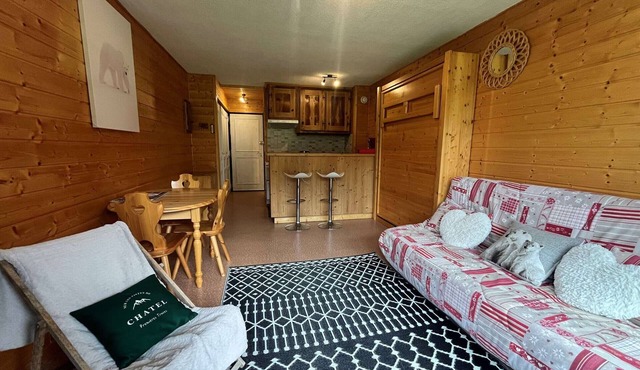 Cozy studio with south-facing balcony and parking
