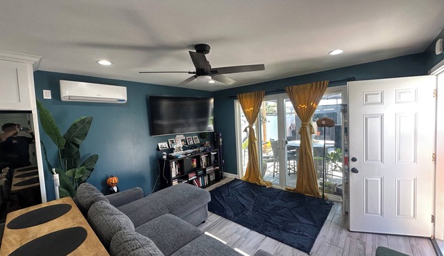 Cozy studio with WiFi and AC in nice Bellflower