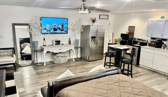 Cozy studio with WiFi and AC in charming LaPlace