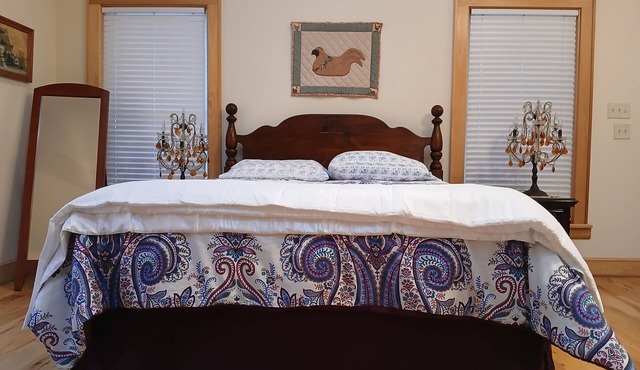 Cozy studio with WiFi and AC in charming Sunbury