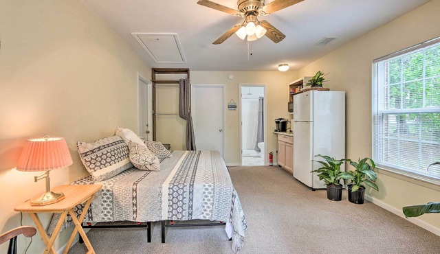 Cozy Studio with Yard, 6 Miles to Dwtn Beaufort!