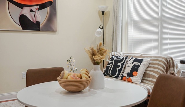 Cozy & Stylish 2BR Apt in University City