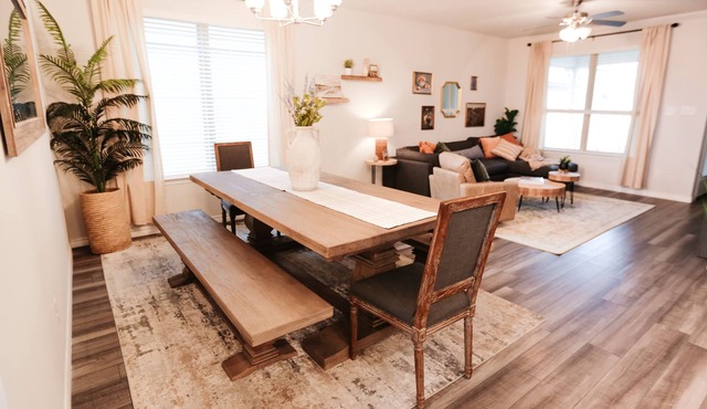 Cozy, Stylish, 3 bedroom home in Aggieland! 8 min to Kyle Field