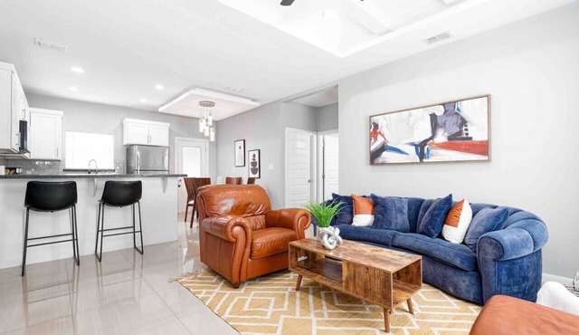Cozy & Stylish 3bed/2bath Apt