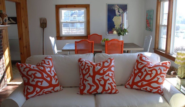 Cozy, Stylish Bluebird Cottage, Steps To Jenness Beach! Fall & Winter Rentals