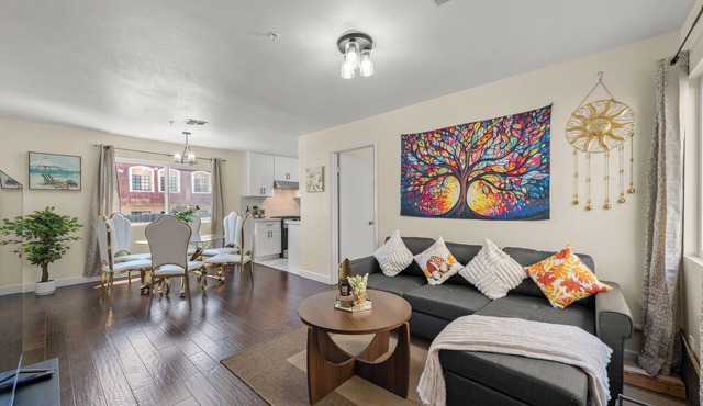 Cozy&Stylish DT Alhambra Living Walk to Starbucks, Dining &Nightlife places