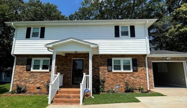 Cozy suburban home only 5 mins from downtown Spartanburg.