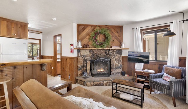 Cozy Sugar Chalet Mountain Retreat in Big Bear