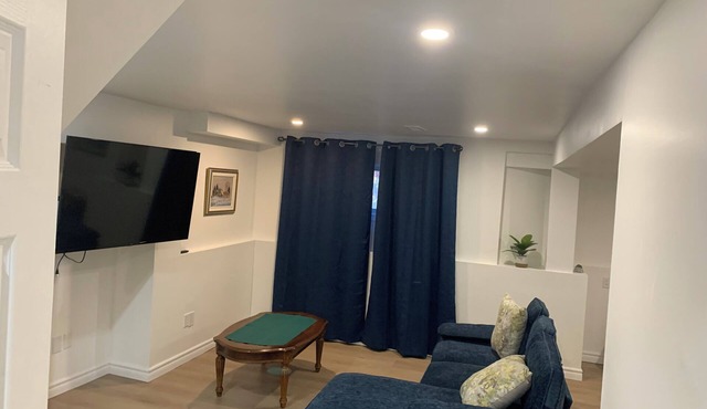 Cozy Suite-Close to Pickering Casino Resort, dog parks, and waterfront Trail