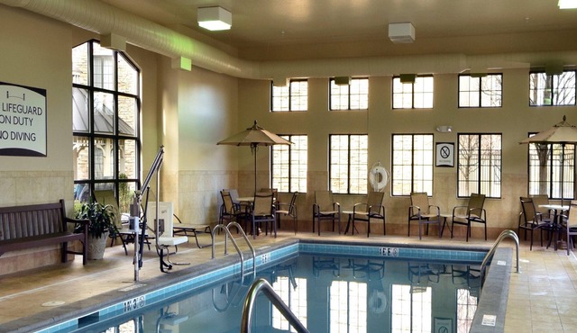 Cozy Suite | Daily Breakfast and Indoor Pool