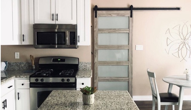 Cozy Suite fully furnished with Kitchen and indoor laundry