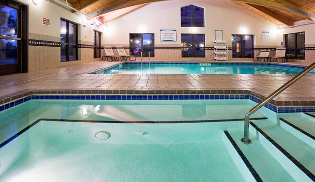 Cozy Suite in Eagan | Free Wifi, Parking & Gym!