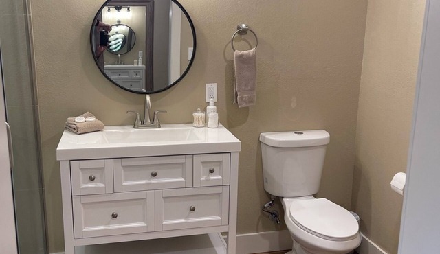 Cozy Suite in New Duplex located in Downtown Bandera