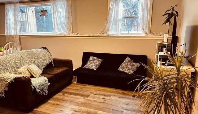 Cozy suite in the woods. 15min to Grand lake, 6min to amenities. Pet friendly!