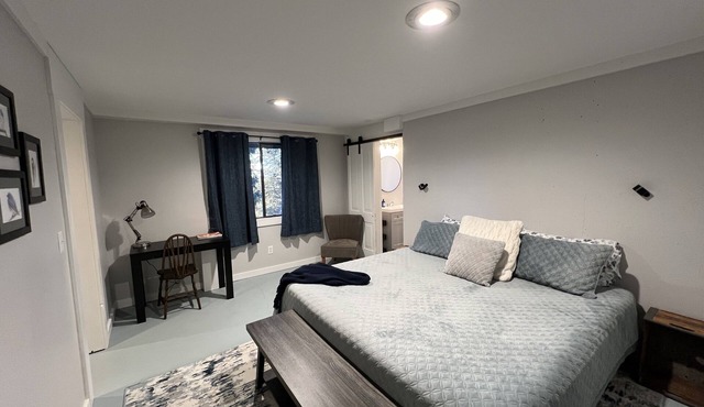 Cozy Suite on Steakhouse Hill - 1 bedroom suite