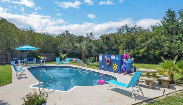 Cozy Suite w/Private Pool minutes from Navarre Beach!