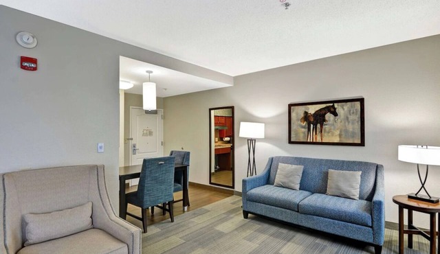 Cozy Suites near Fayette Mall, University of Kentuck | Free Breakfast & Parking