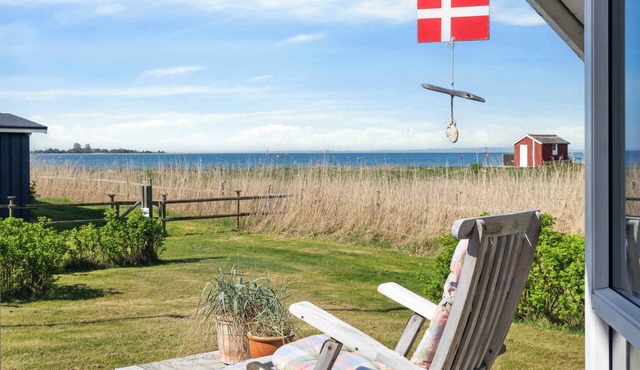 Cozy summer house in Føns with sea view