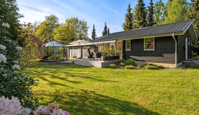 Cozy summer house near beach and nature