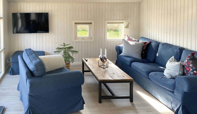Cozy summer house with 100 meters to the sea