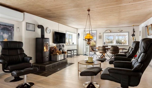 Cozy Summerhouse in Ag