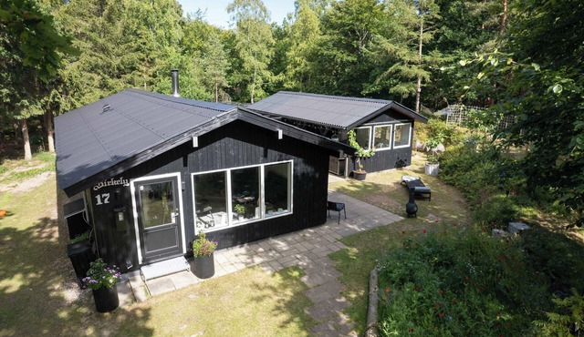 Cozy summerhouse in an incredibly scenic location