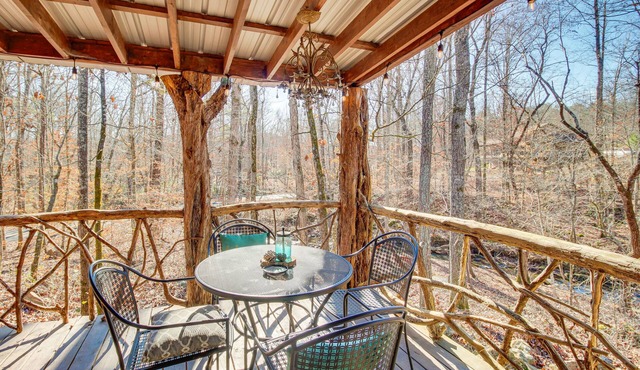 Cozy Summerville Cabin: Private Hot Tub, Fire Pit!