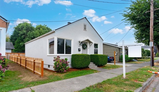 Cozy Sumner Home: Near Shops/Dining & Freeway Access, fully fenced, pet friendly