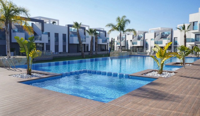 Cozy sun-oriented apartment, located in the cozy complex Oasis Beach,
