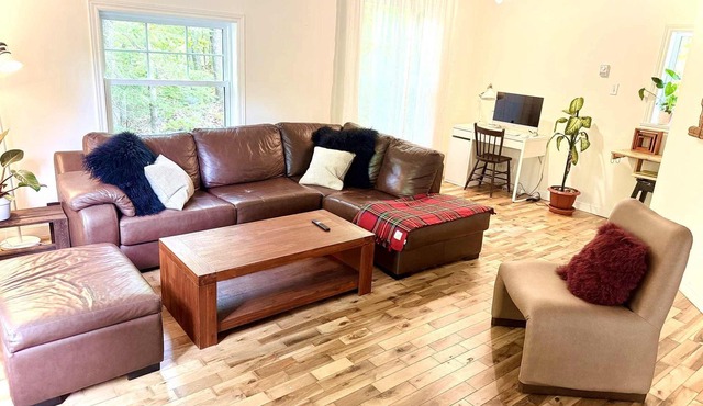 Cozy, Sunlit Family Retreat in Sainte-Adèle – Near Ski, Trails & Spa!