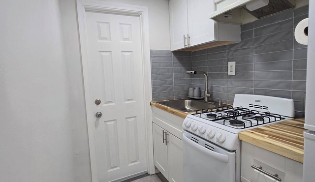 Cozy Sunny Studio near Einstein Hospital with Quick Access to Transit