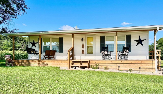 Cozy Sunset Cottage on the family farm near Cave Run Lake and Morehead State