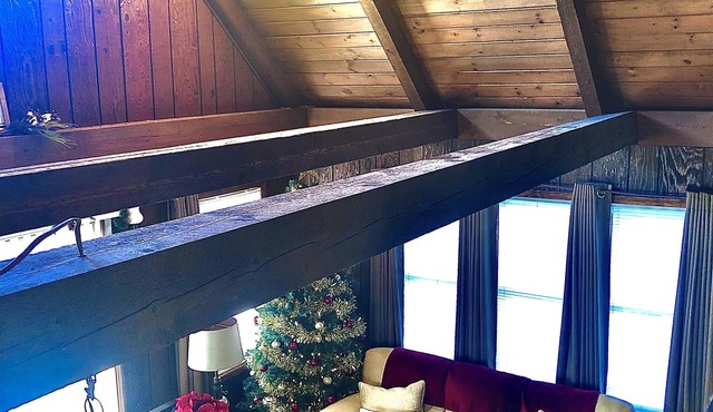 Cozy Sunset Loft by the Lake