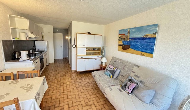 Cozy T2 Apartment with Pool, Parking, and Close Beach Access in Argelès-sur-Mer