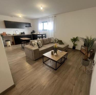 Cozy T2 chaleureux neuf appartement 15 Min proche de la mer