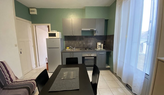 *Cozy T2 in Central La Roche-Posay w/Wi-Fi, Balcony & Close to Thermes*