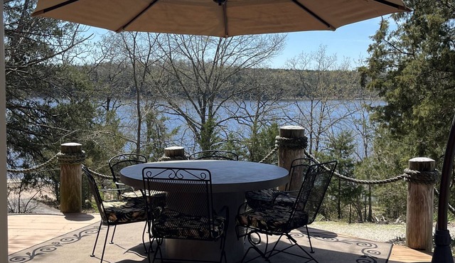 Cozy Table Rock Lake Retreat