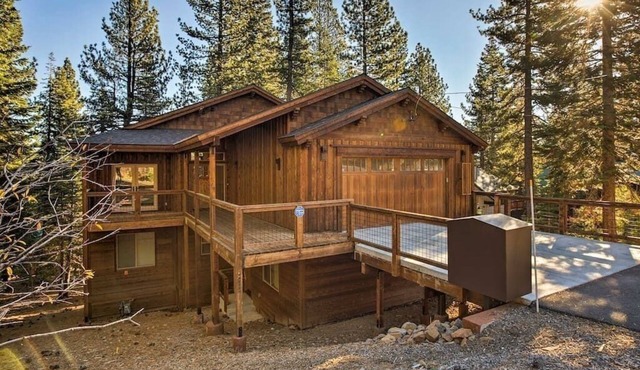 Cozy Tahoe Mountain Retreat Chef Kitchen Pool Table Hot Tub Gas BBQ EV Charger