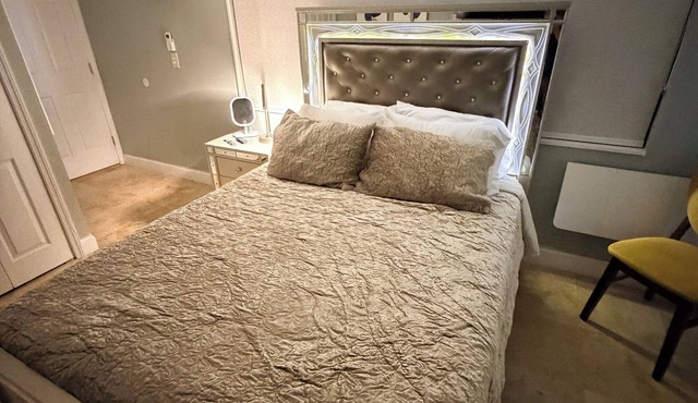 Cozy Tampa Getaway