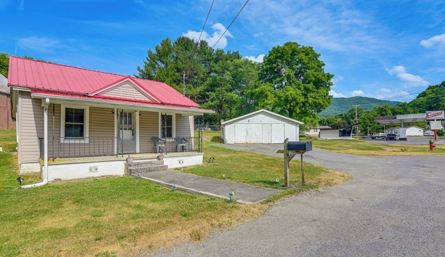 Cozy Tazewell Home w/Grill on Back of the Dragon!
