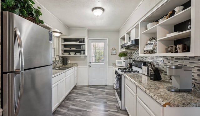 Cozy Temple Home Fenced Yard & Wi-fi 3 Bedroom Home
