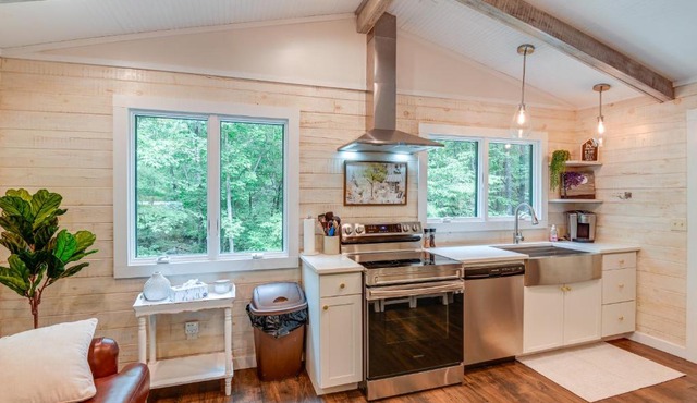 Cozy Tennessee Retreat with Patio and Charcoal Grill!