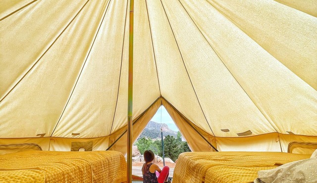 Cozy tents with enchanting views near Zion National Park with AC
