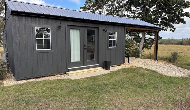 Cozy.The Cottage at Savannah! Perfect for 1-2 people.