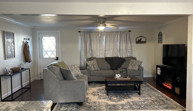 Cozy Three bedroom home in Central Farmington