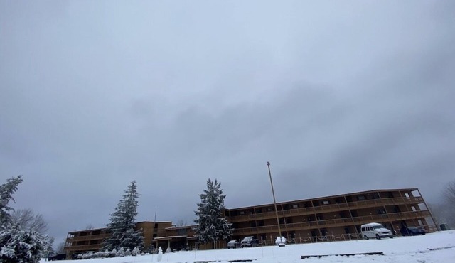 Cozy three bedroom, ski-in ski-out condo located 2 miles off exit. Sleeps 10