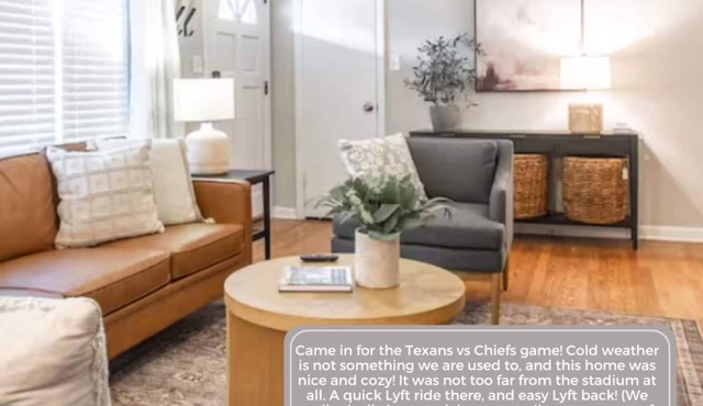 Cozy Three-bedroom home 15 minutes from downtown Kansas City