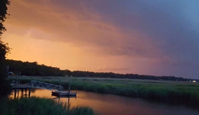 Cozy Tidal Creek Retreat- 3 Bedrooms with Bunk Beds