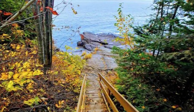 Cozy Timber Trails on Lake Superior